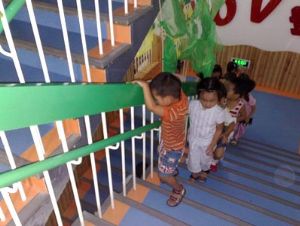 點擊查看詳細信息<br>標題：幼兒園塑膠防滑樓梯 閱讀次數：7470